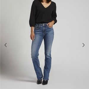 NWT- Silver Jeans - Avery Slim Bootcut - size 28